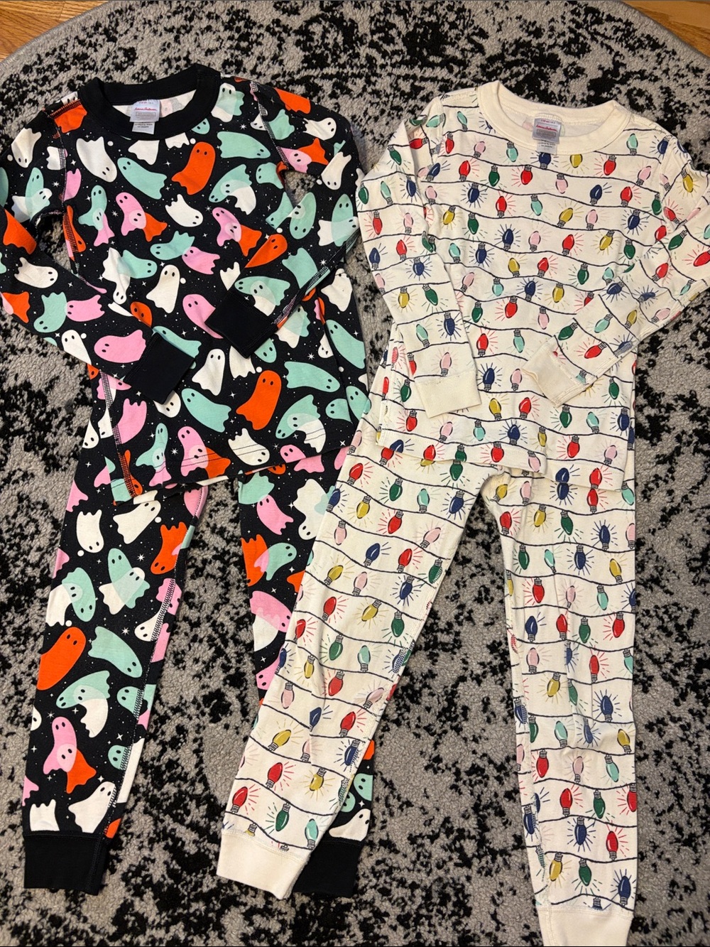 Hanna Andersson Kids Pajama Set - Black Ghosts & Cream String-Lights